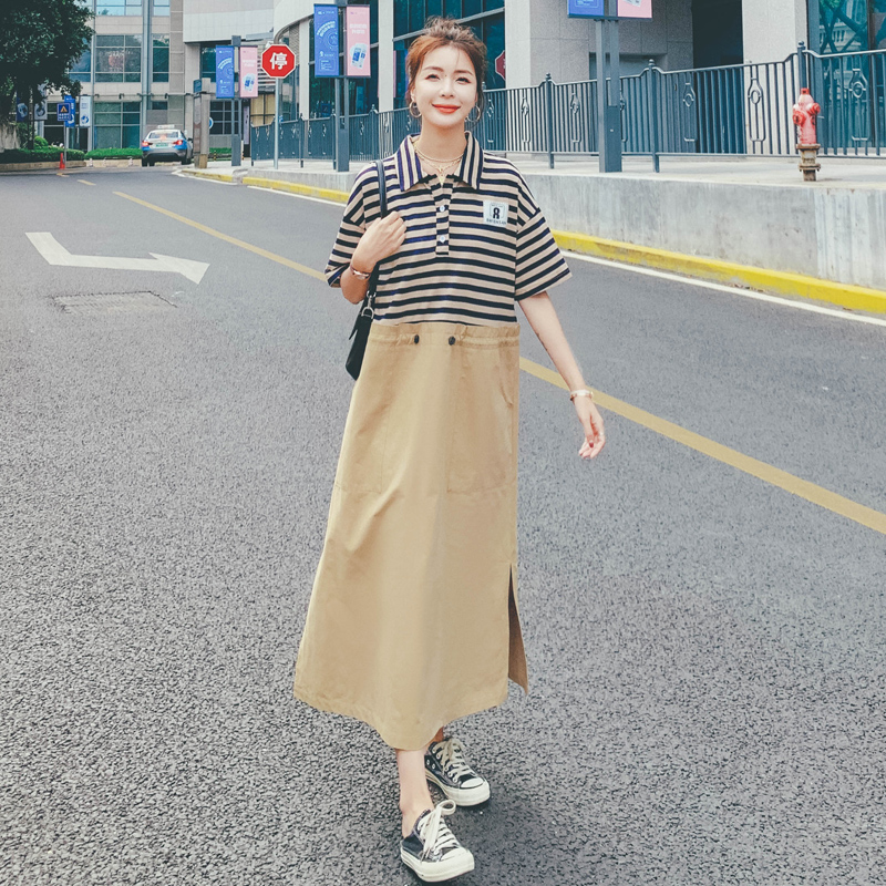 กระโปรงยาวกับเสื้อผ้า