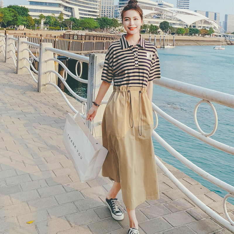 กระโปรงยาวกับเสื้อผ้า