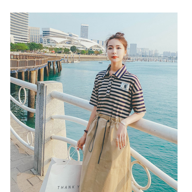 กระโปรงยาวกับเสื้อผ้า