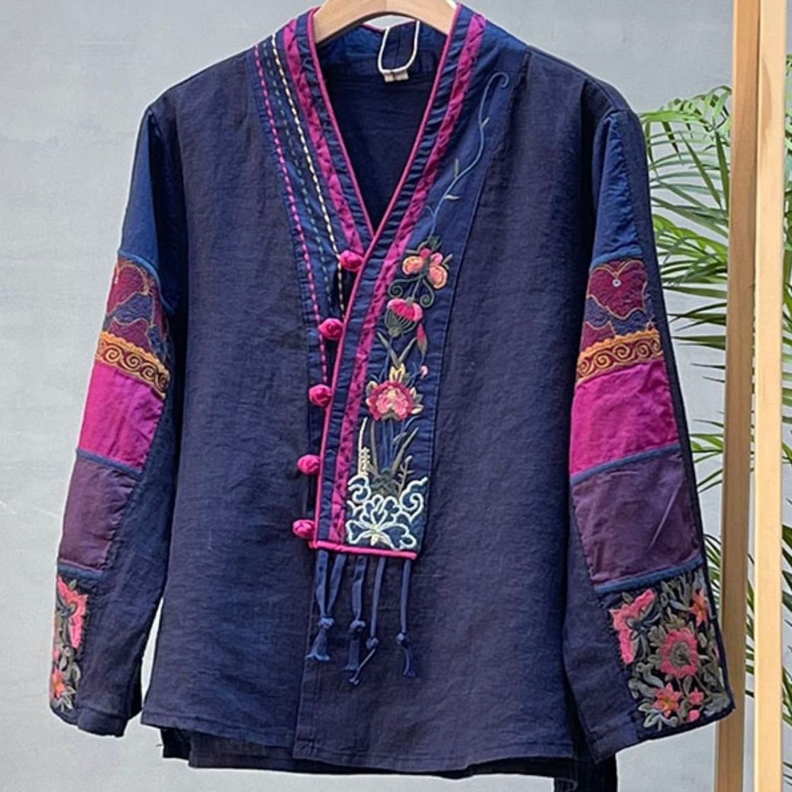 เสื้อลินินปักคอวีแขนยาวชาติพันธุ์วินเทจ