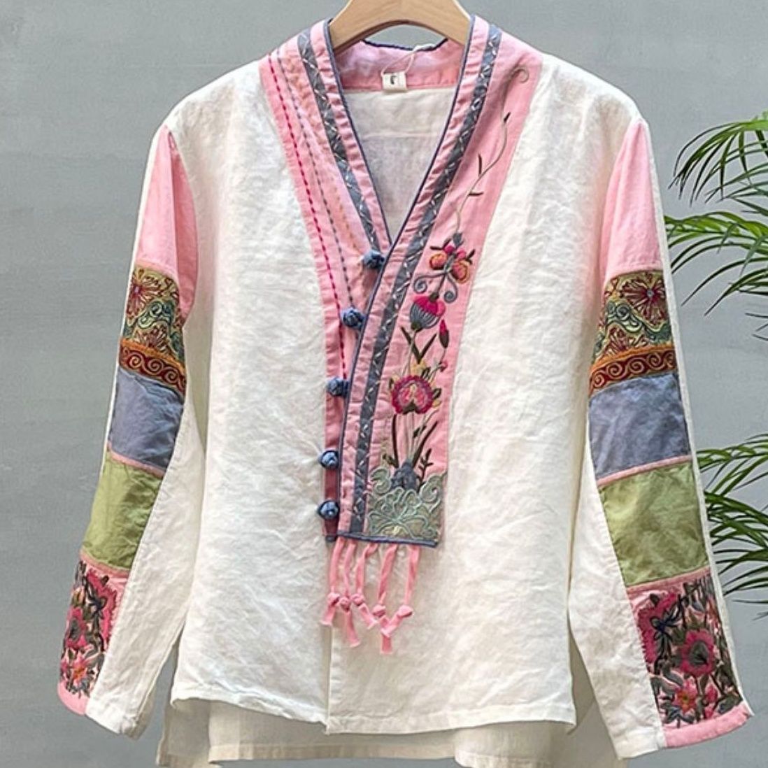 เสื้อลินินปักคอวีแขนยาวชาติพันธุ์วินเทจ